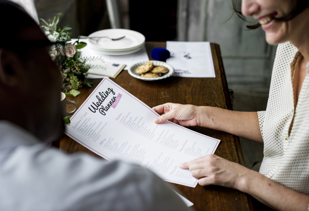 bride with her wedding planner at the table