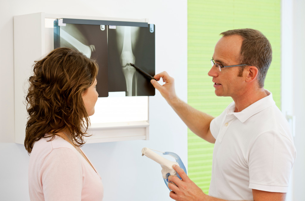 doctor and patient looking at xray